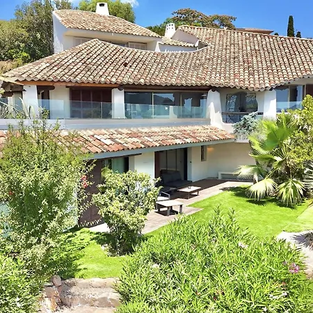 Villa Pierre Puccinelli וילה *